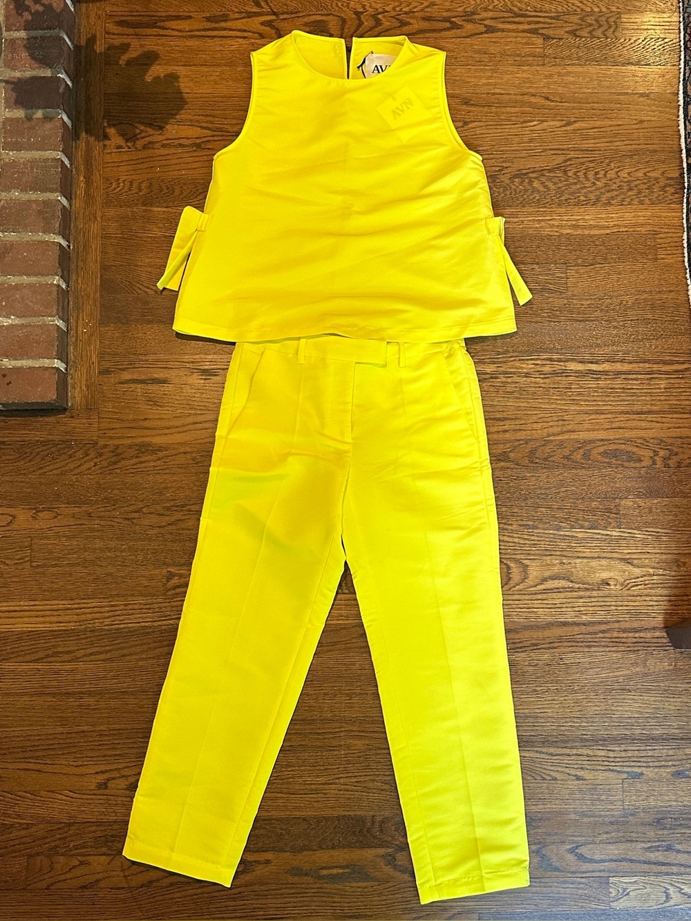 NWT Italian Designed AVN created this wildly wonderful bright yellow ensemble.